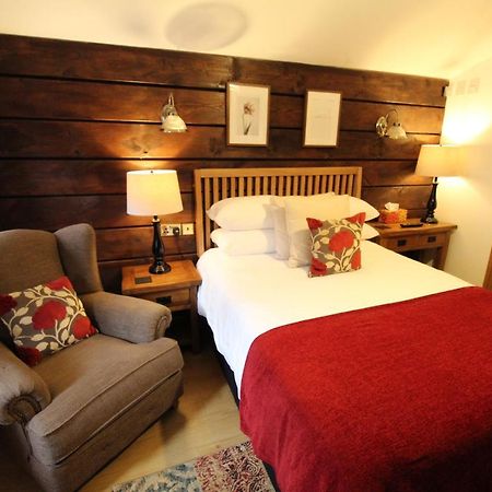 Boutique Garden Lodge @ The Larches วุลฟ์เวอร์แฮมป์ตัน ภายนอก รูปภาพ