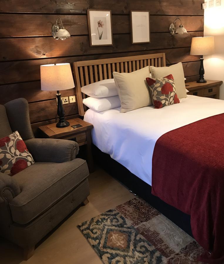 Boutique Garden Lodge @ The Larches วุลฟ์เวอร์แฮมป์ตัน ภายนอก รูปภาพ