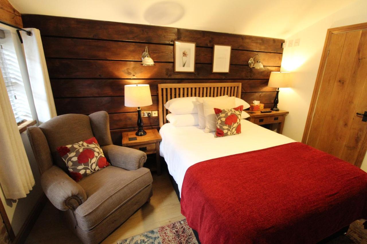 Boutique Garden Lodge @ The Larches วุลฟ์เวอร์แฮมป์ตัน ภายนอก รูปภาพ